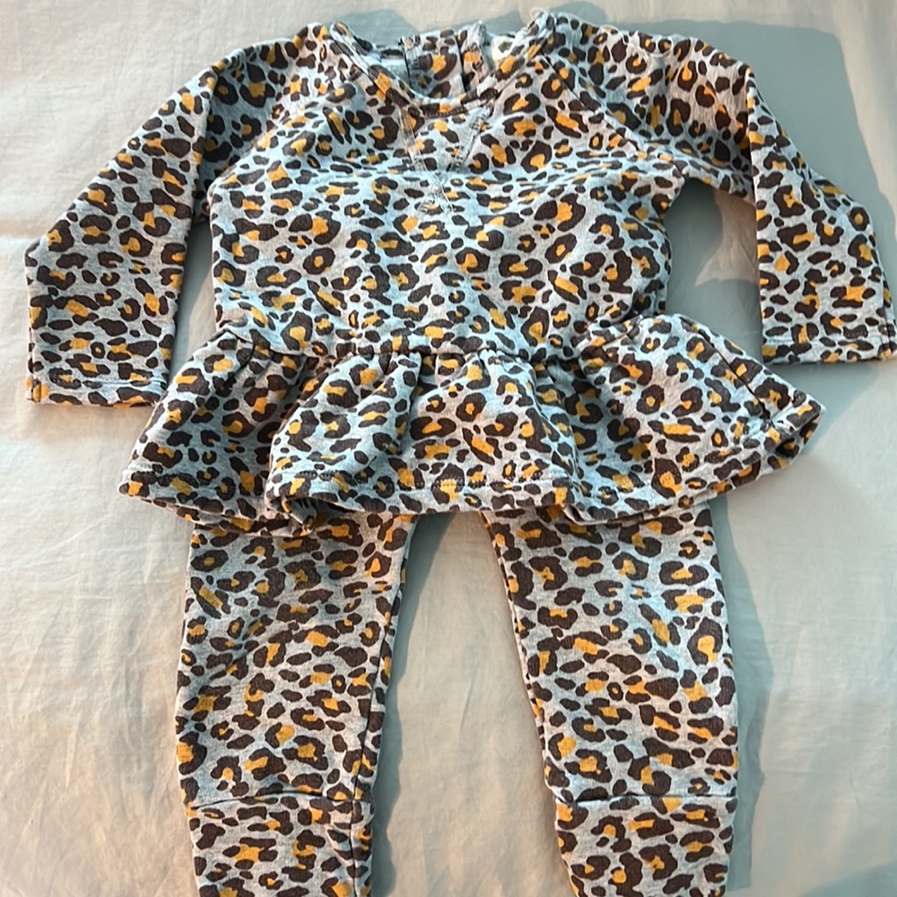 Monica & Andy organic cotton sweatsuit in leopard, size 12-18 months.